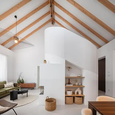 Emelie فيلة